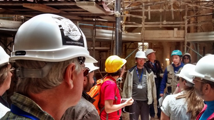 Inside the Palazzo Ardinghelli, getting to know about the reconstruction works.